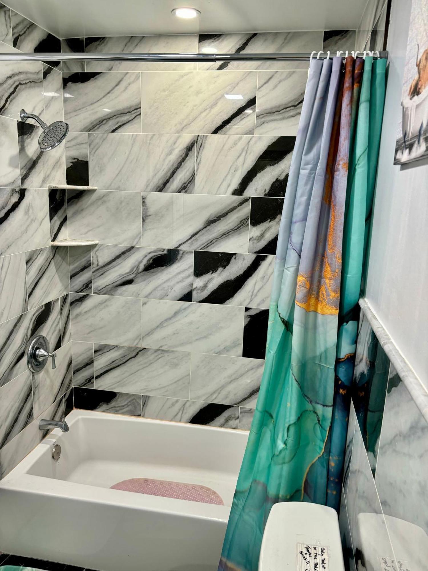 Iron Bound Gem Apartment Newark Ngoại thất bức ảnh
